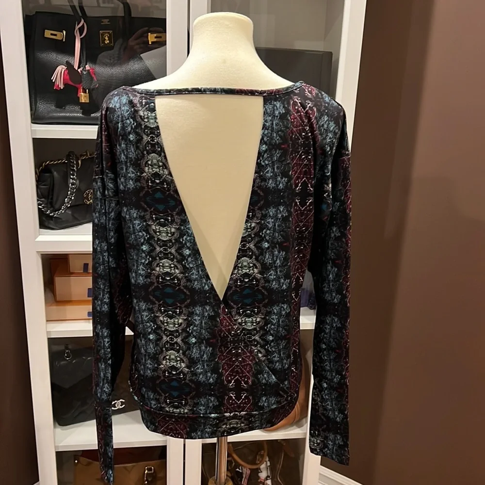 Long sleeve open back top - Picture 2 of 6